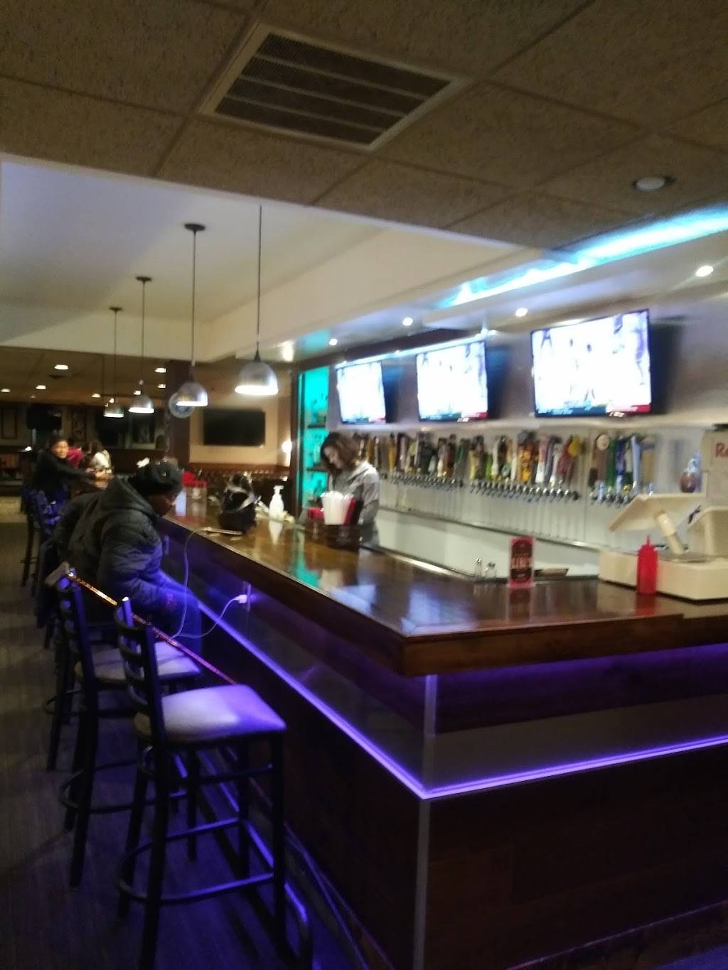 Sportys Taphouse and Grill | restaurant | 5202 N Main St, Dayton, OH 45415, USA | 9372427553 OR +1 937-242-7553