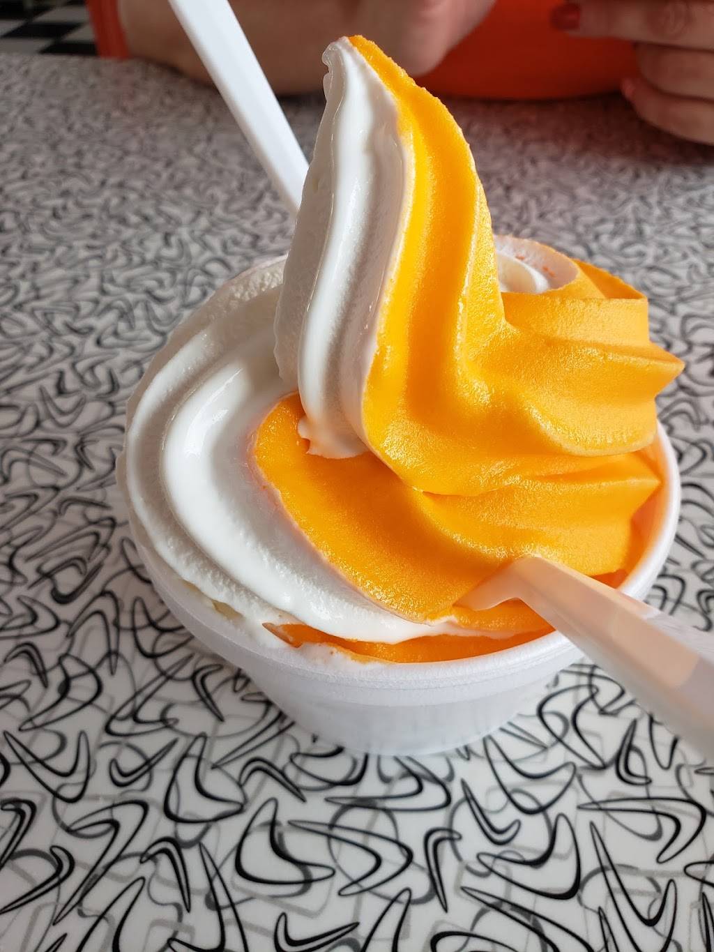 STEWARTS DRIVE-IN | restaurant | 102 W Main St, Tuckerton, NJ 08087, USA | 6092967895 OR +1 609-296-7895