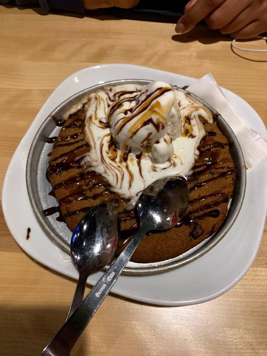 Boston Pizza | restaurant | 1563 Main St W, Hamilton, ON L8S 1E6, Canada | 9057771919 OR +1 905-777-1919