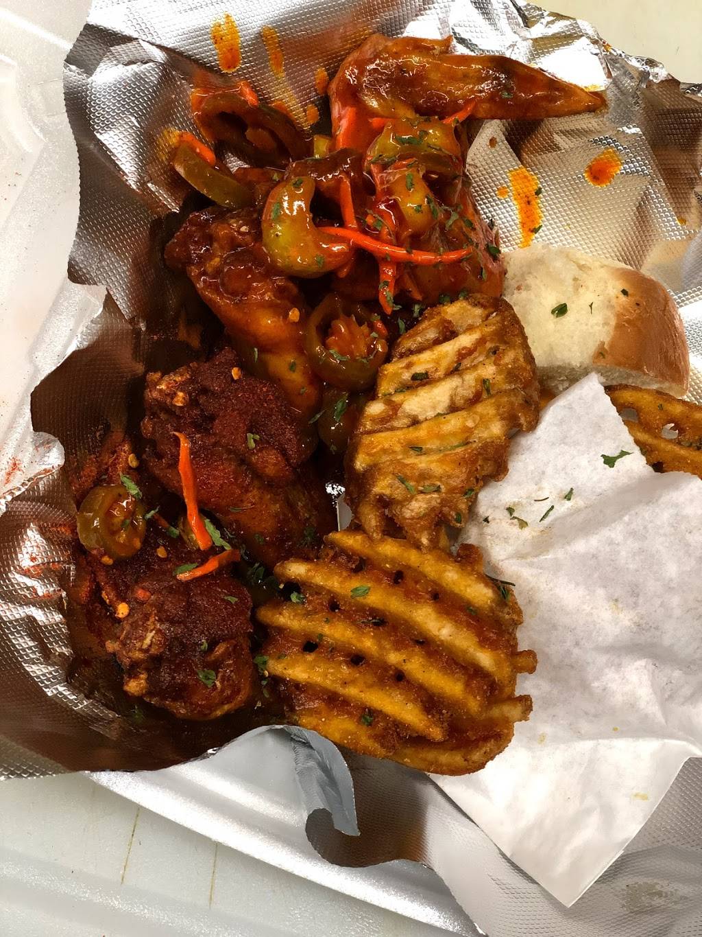 18 Wayz Wingz & Thingz | restaurant | 1621 Getwell Rd, Memphis, TN 38111, USA | 9012367700 OR +1 901-236-7700