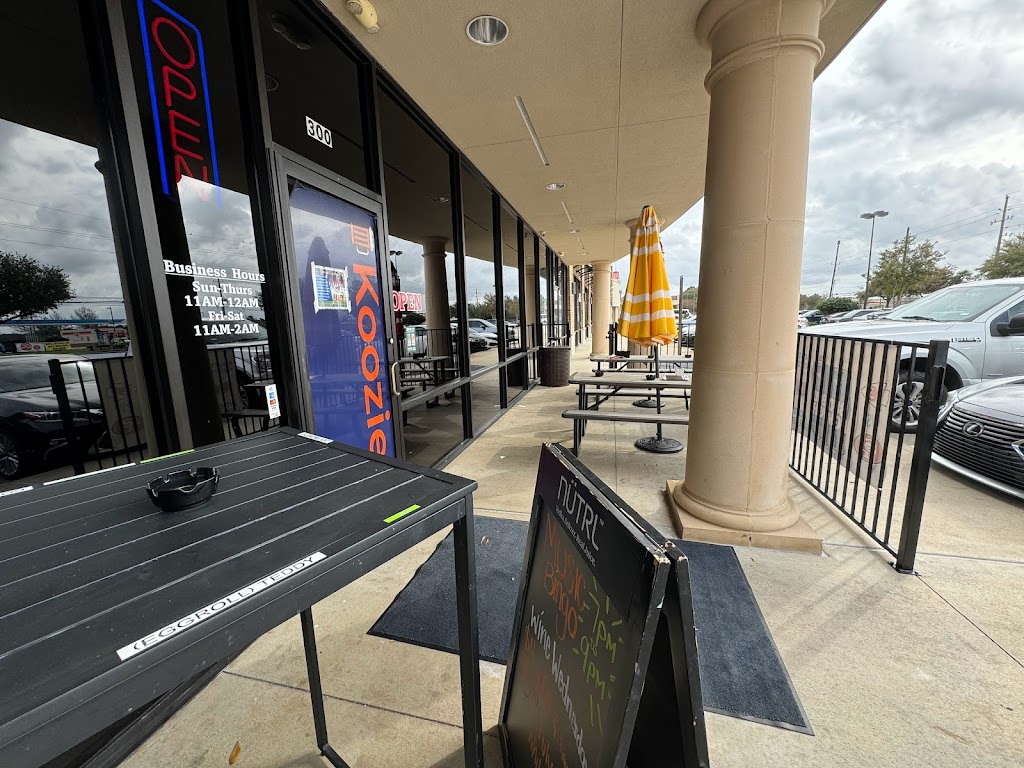 Koozies Sports Bar and Grill | restaurant | 8190 Barker Cypress Rd #300, Cypress, TX 77433, USA | 2818153121 OR +1 281-815-3121