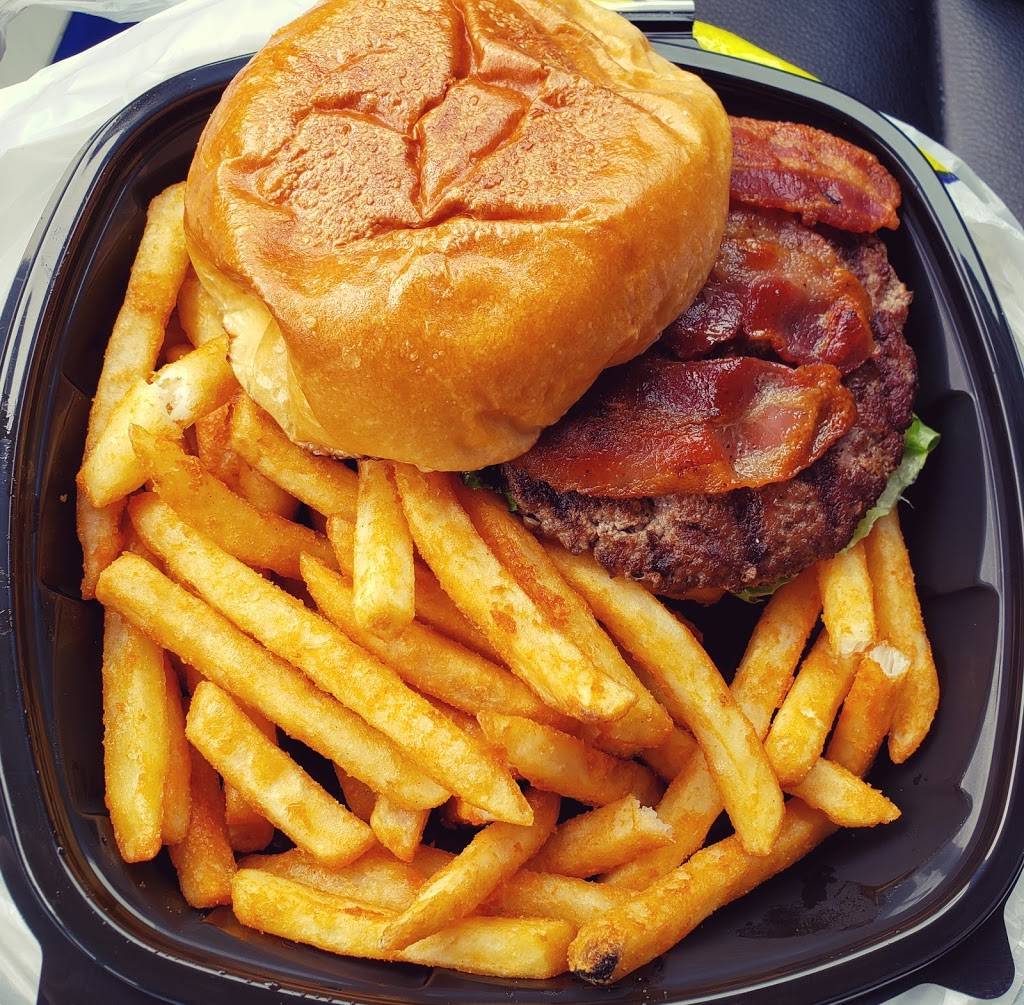 Papas of Armada Family Restaurant | restaurant | 23056 E Main St, Armada, MI 48005, USA | 5867845177 OR +1 586-784-5177