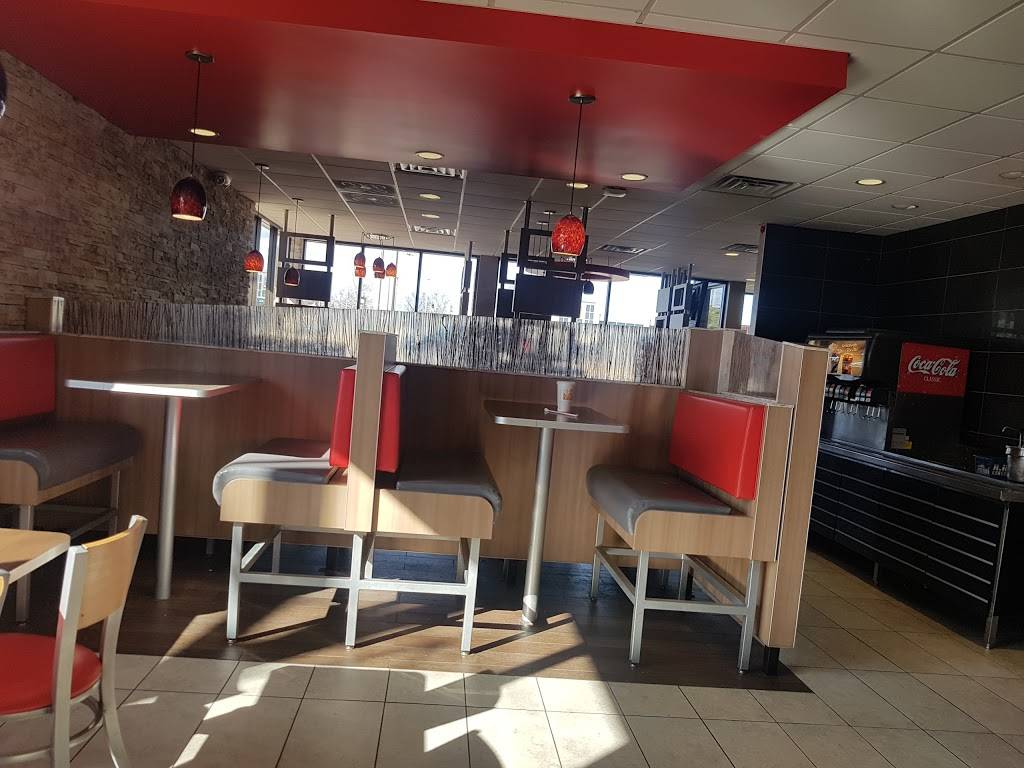 Burger King | restaurant | 1425, Ave, Aurora, IL 60505, USA | 6308984055 OR +1 630-898-4055