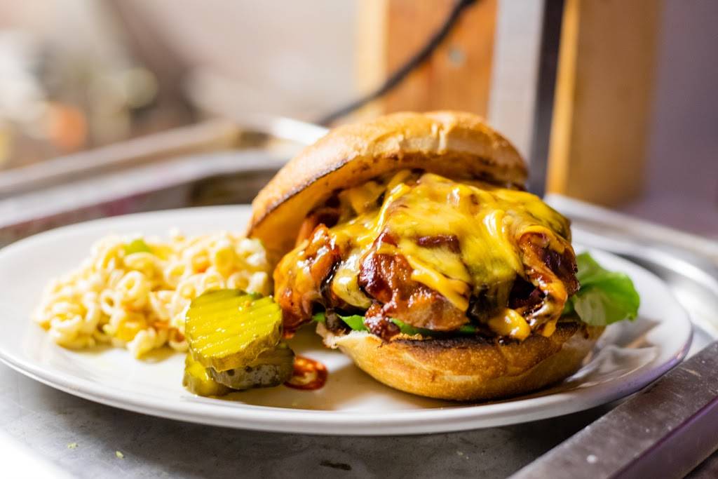 Joes Tavern | restaurant | 16 Division St, Cohoes, NY 12047, USA | 5182356555 OR +1 518-235-6555