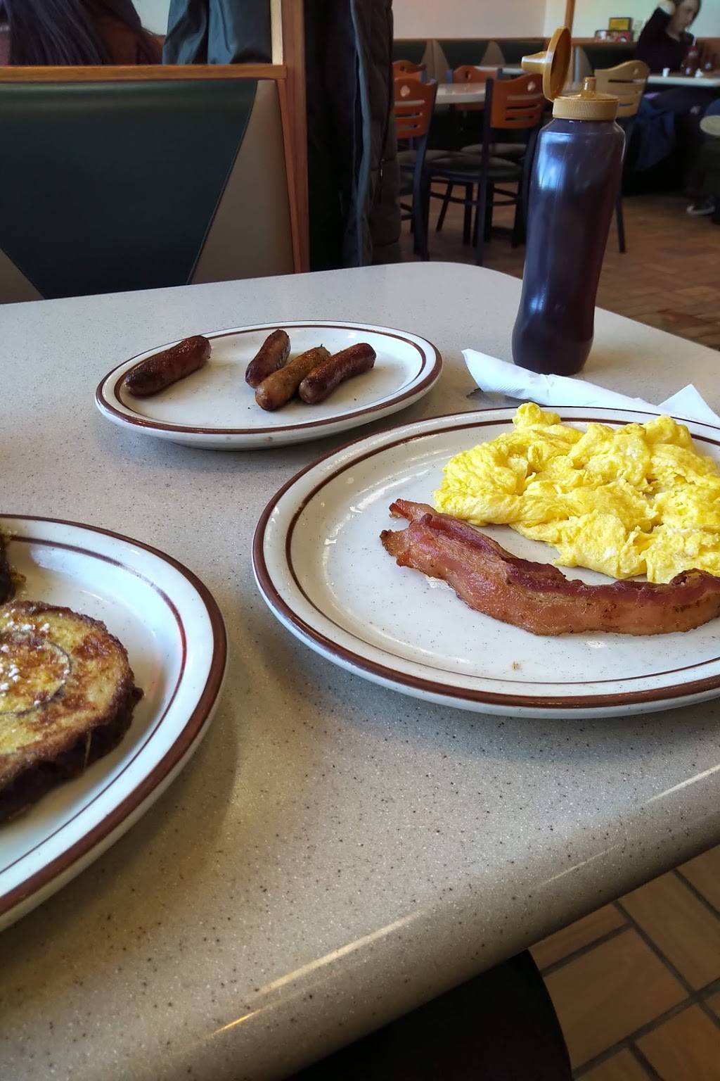 Leos Coney Island | restaurant | 1852 E Big Beaver Rd, Troy, MI 48083, USA | 2486800180 OR +1 248-680-0180