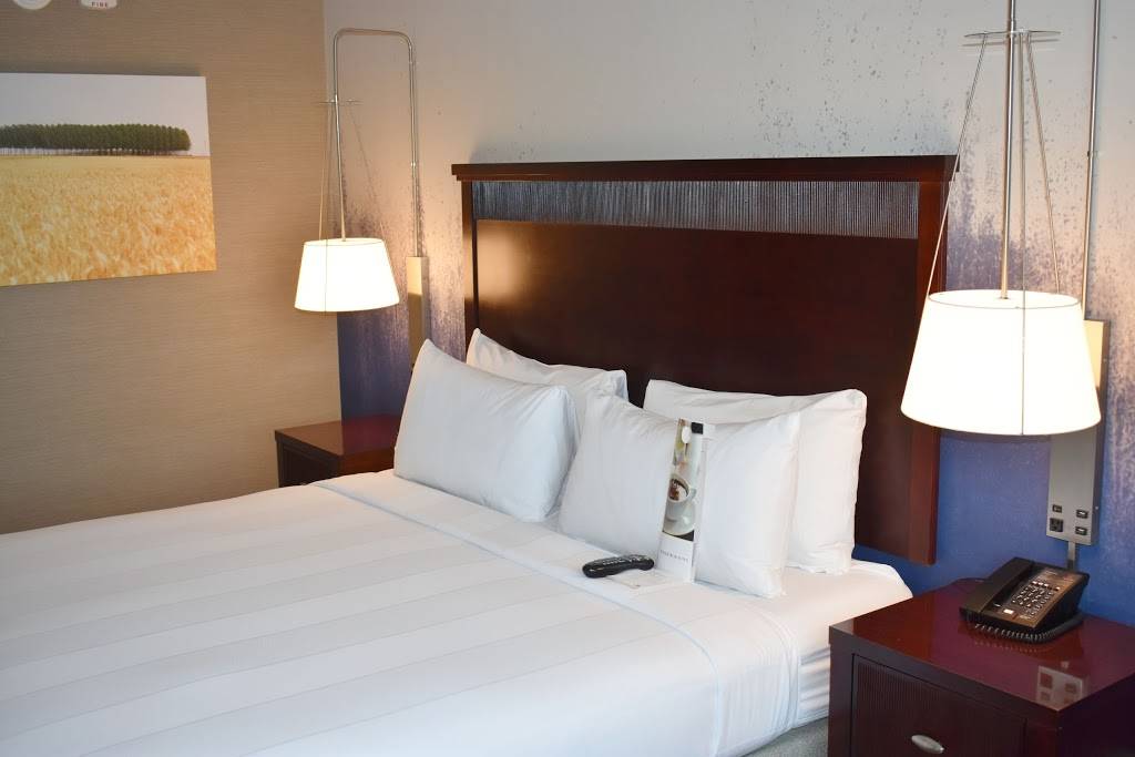 Minneapolis Marriott West | restaurant | 9960 Wayzata Blvd, Minneapolis, MN 55426, USA | 9525444400 OR +1 952-544-4400