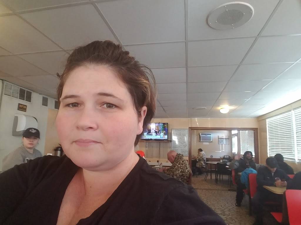 JennaBugs Cafe | restaurant | 88 Delway Hwy, Rose Hill, NC 28458, USA | 9105326040 OR +1 910-532-6040