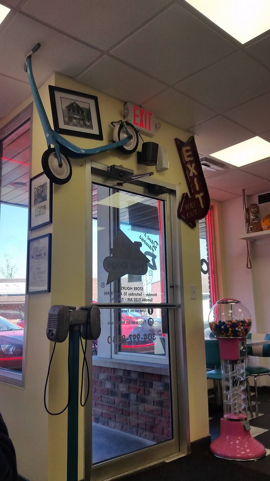 Daves Famous T&L Hot Dogs | restaurant | 29 Garton Plaza, Weston, WV 26452, USA | 3049978340 OR +1 304-997-8340