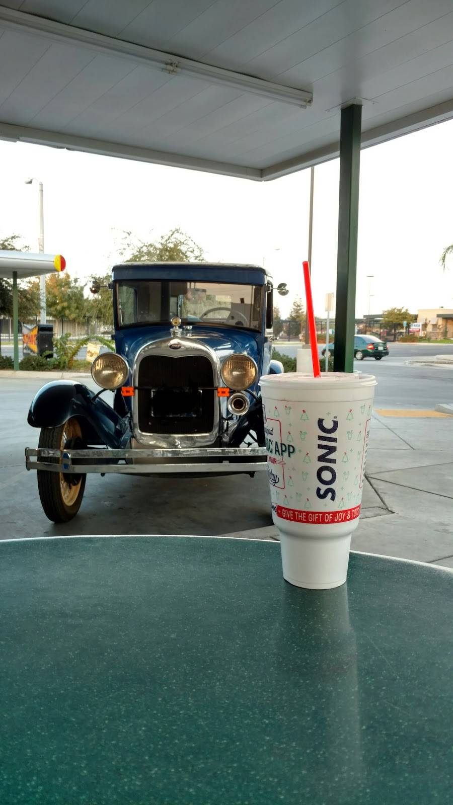 Sonic Drive-In | restaurant | 1900 Cecil Ave, Delano, CA 93215, USA | 6617259100 OR +1 661-725-9100