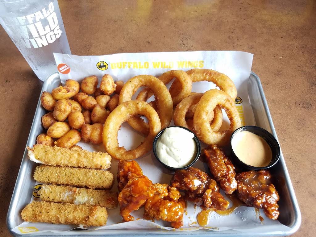 Buffalo Wild Wings | meal takeaway | 5648 Harvey St, Muskegon, MI 49444, USA | 2317992999 OR +1 231-799-2999