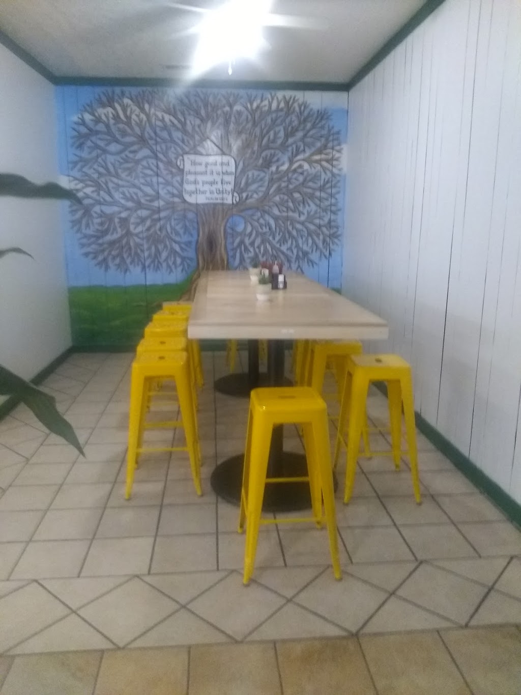 Perrys Family Diner | restaurant | 30432 Broad St, Bruceton, TN 38317, USA | 7312520071 OR +1 731-252-0071