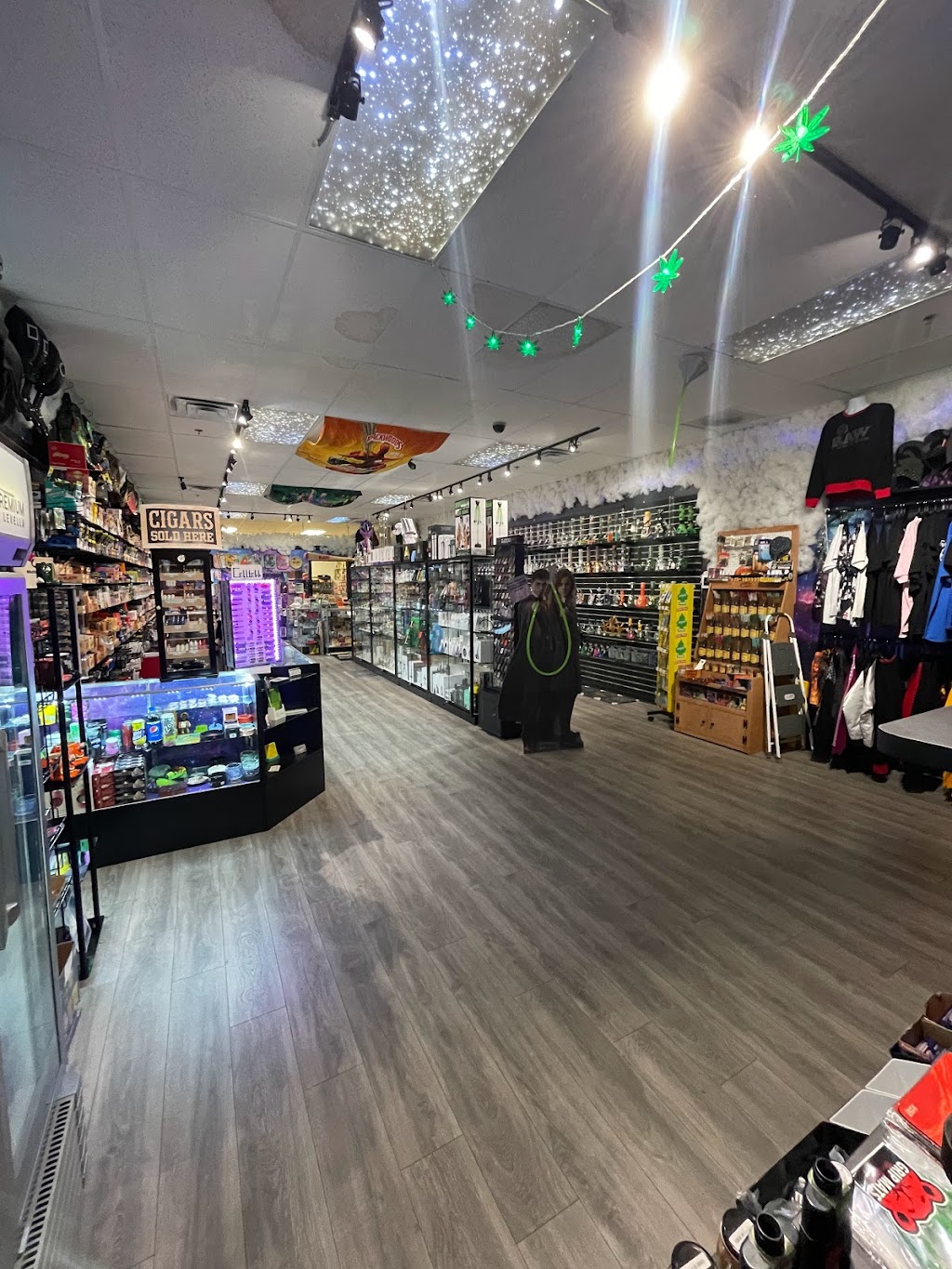 Fly High Smoke & Vape Shop | restaurant | 12575 S Cleveland Ave Unit 4, Fort Myers, FL 33907, USA | 2393095557 OR +1 239-309-5557