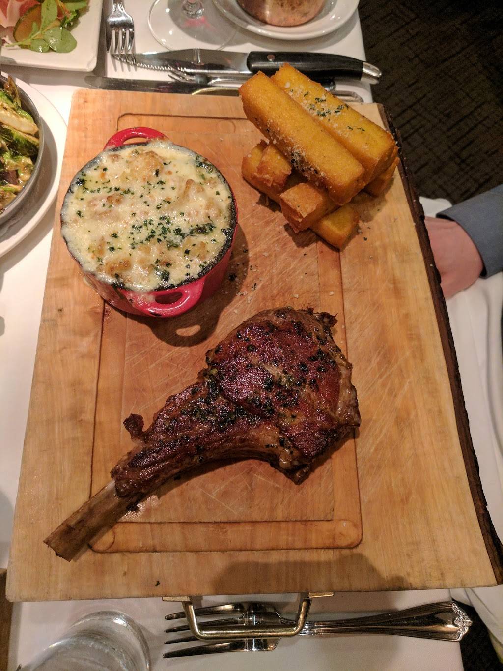 Giovannis | restaurant | 25550 Chagrin Blvd, Beachwood, OH 44122, USA | 2168318625 OR +1 216-831-8625