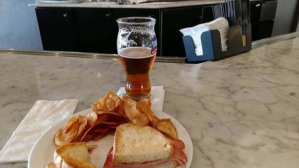 Wolfgang Puck Express | restaurant | 4600 International Gateway, Columbus, OH 43219, USA | 6146817166 OR +1 614-681-7166