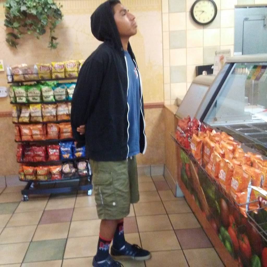 Subway Restaurants | restaurant | 1906 Hacienda Dr, Vista, CA 92081, USA | 7608064823 OR +1 760-806-4823