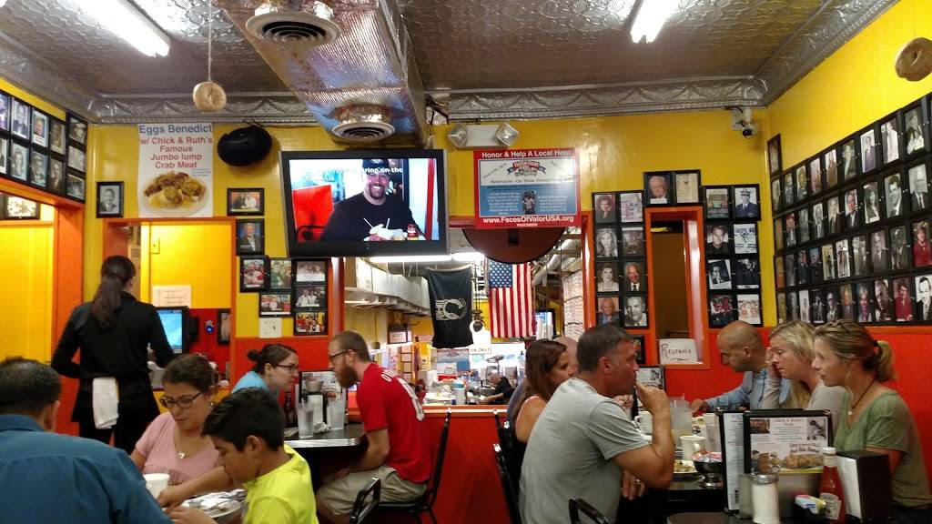 Chick & Ruths Delly | restaurant | 165 Main St, Annapolis, MD 21401, USA | 4102696737 OR +1 410-269-6737