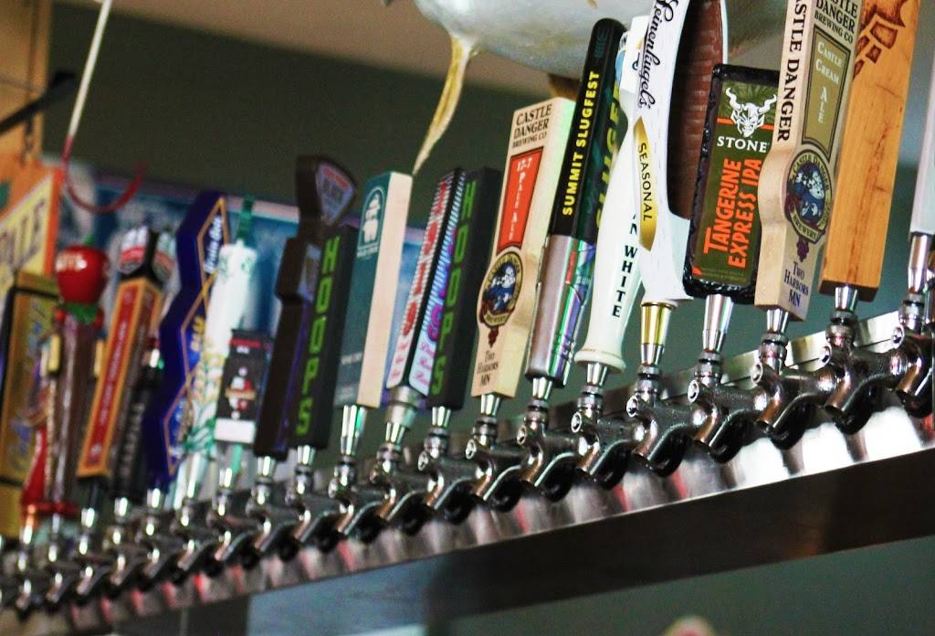 Boondocks Saloon and Grill | restaurant | 7047 Rice Lake Rd, Duluth, MN 55803, USA | 2187213003 OR +1 218-721-3003