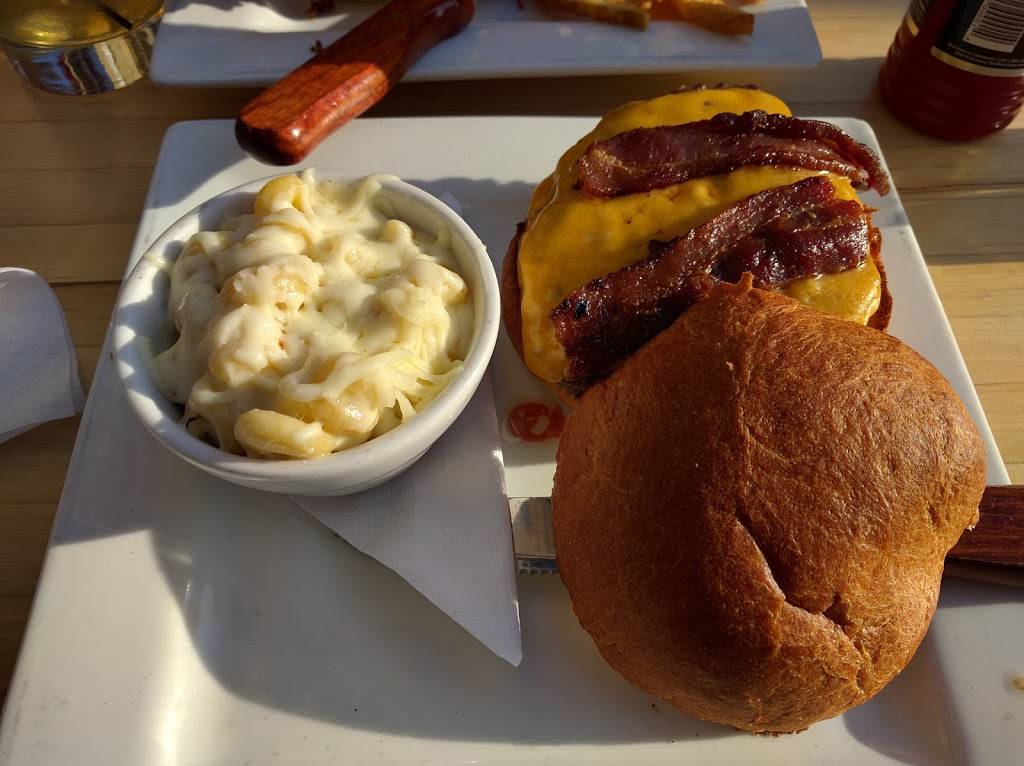 The Butchers Tap | restaurant | 3553 N Southport Ave, Chicago, IL 60657, USA | 7733250123 OR +1 773-325-0123