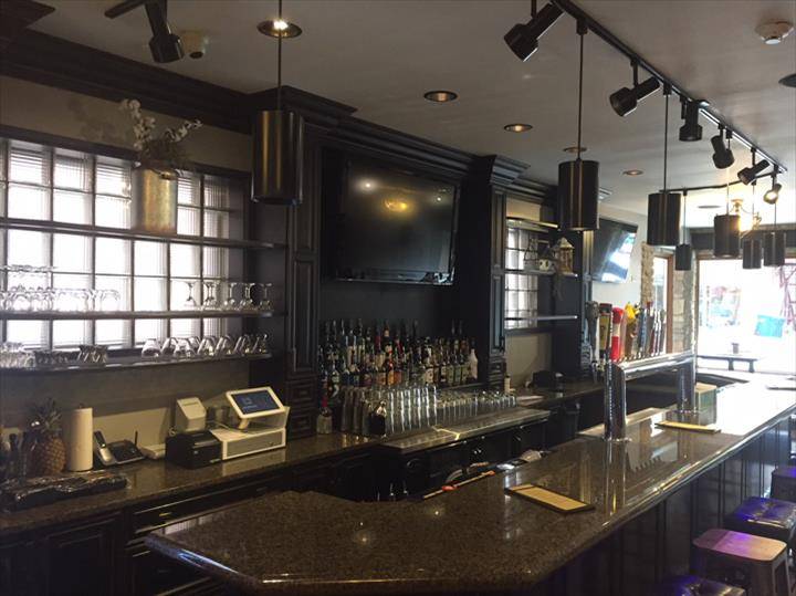 Blue Tin Martini Lounge | restaurant | 312 Liberty St, Morris, IL 60450, USA | 8155133942 OR +1 815-513-3942