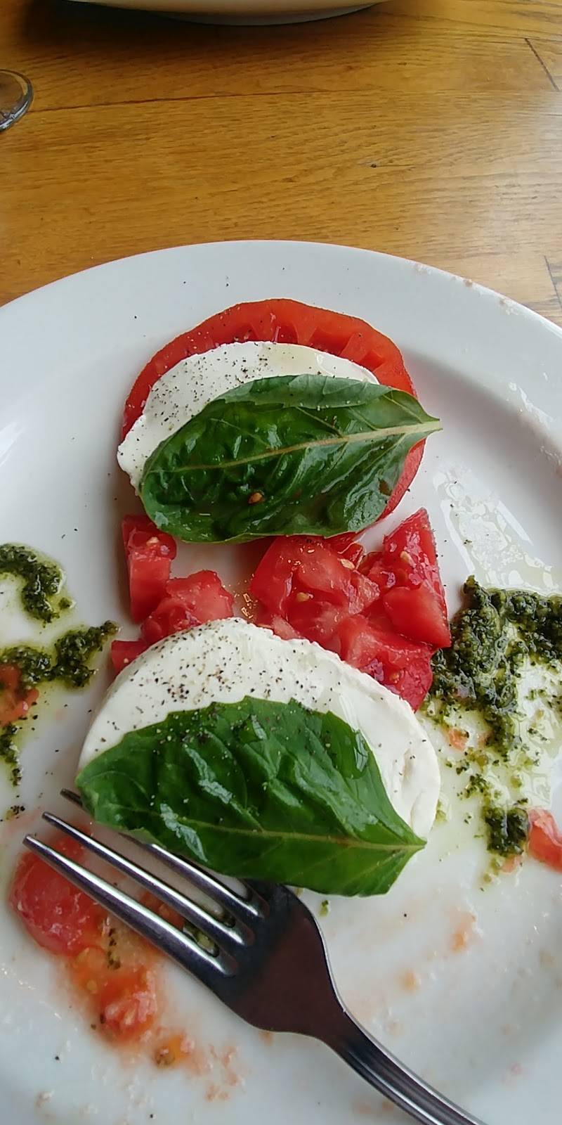 The New England House | restaurant | 254 Marlboro Rd, West Brattleboro, VT 05301, USA | 8022546886 OR +1 802-254-6886