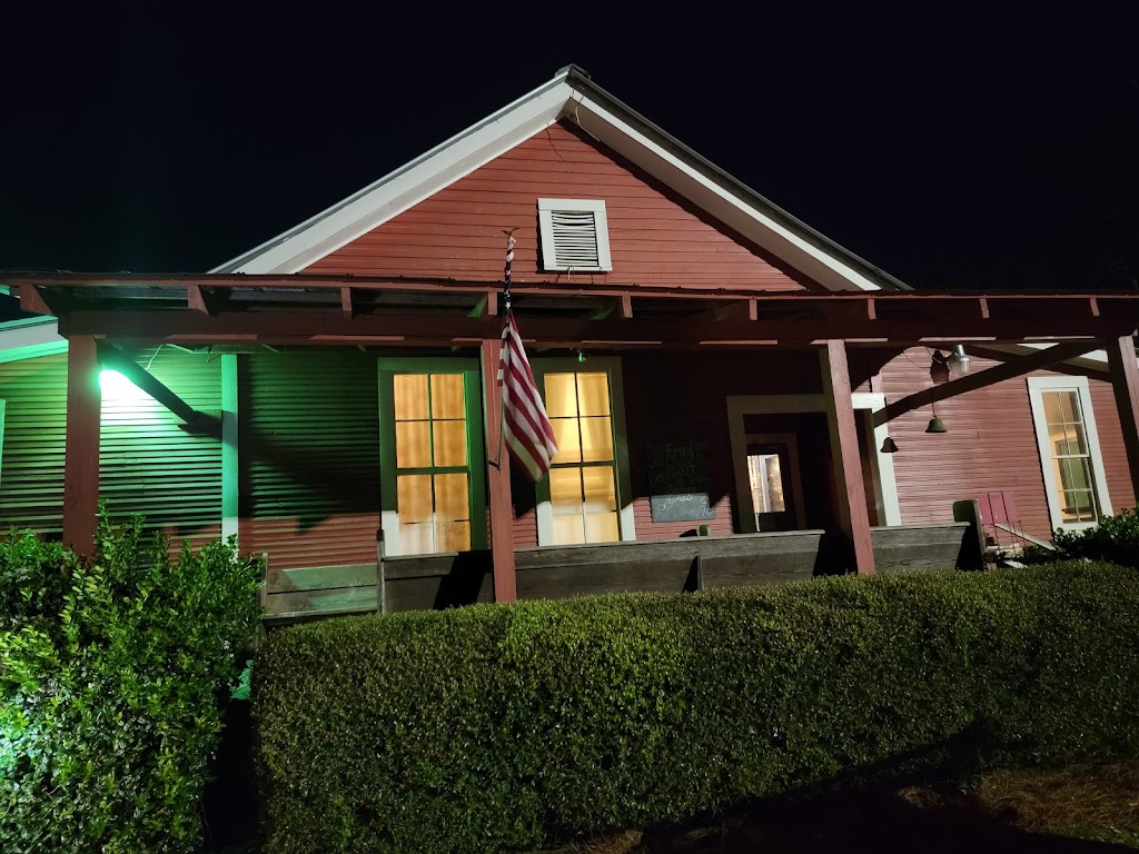 Reds Little School House | restaurant | 20 Gardner Rd, Grady, AL 36036, USA | 3345847955 OR +1 334-584-7955