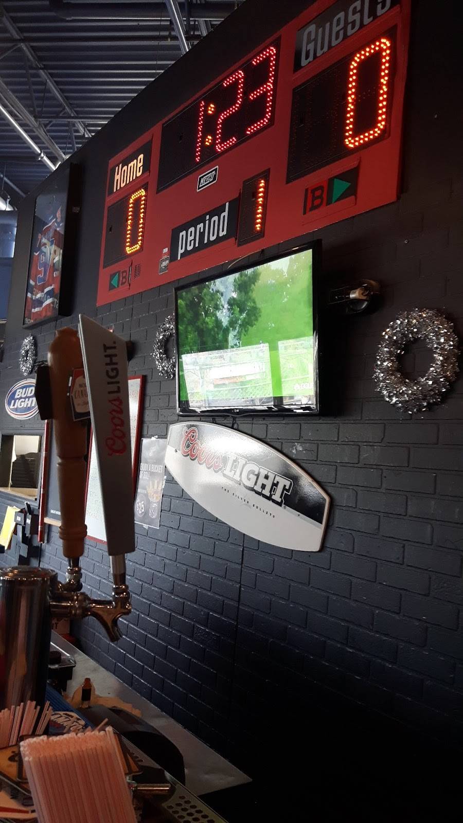 The Penalty Box | restaurant | 220 Bayview Dr, Barrie, ON L4N 2Z4, Canada | 7055032888 OR +1 705-503-2888