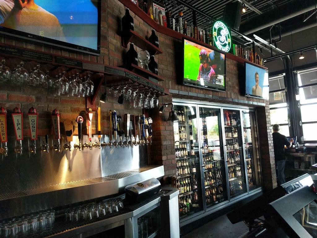 World of Beer | restaurant | 3934 Townsfair Way, Columbus, OH 43219, USA | 6144762962 OR +1 614-476-2962