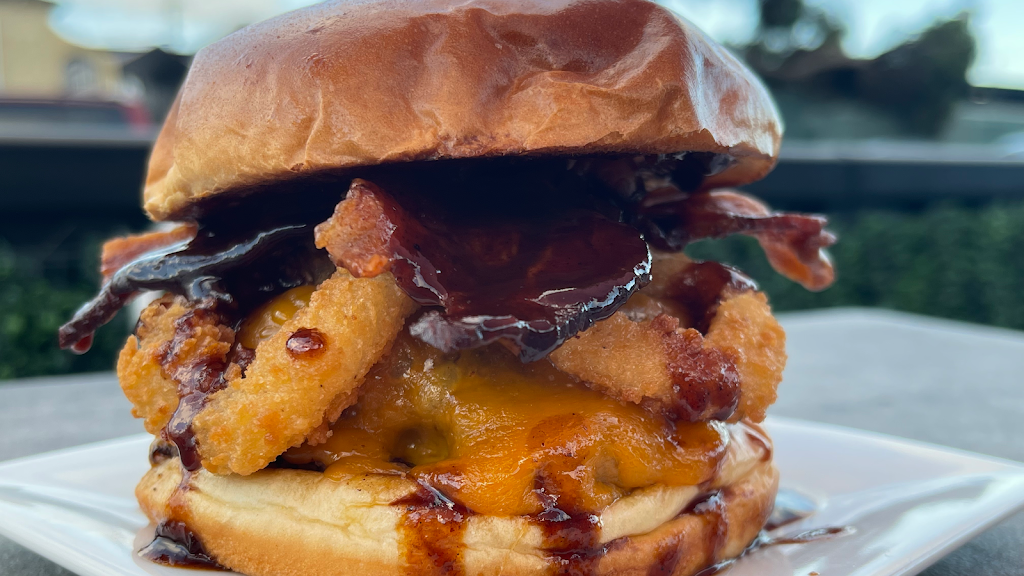 Atlas Burgers and Dogs | restaurant | 2707 Boston Ave, San Diego, CA 92113, USA | 6199256190 OR +1 619-925-6190