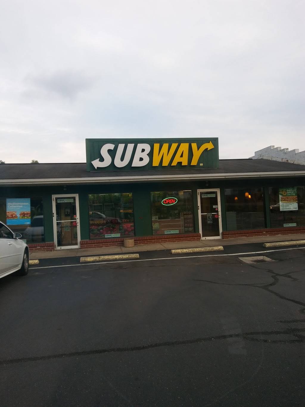 Subway | restaurant | 1001 E Main St, Newark, OH 43055, USA | 7403458071 OR +1 740-345-8071