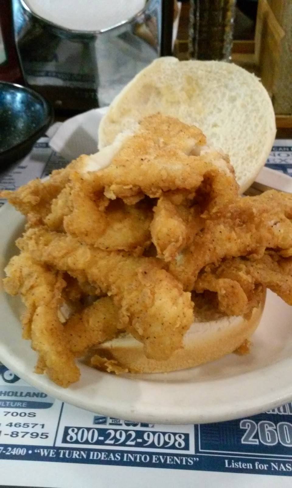 Turkey Lake Restaurant & Tavern | restaurant | 3600 S 1150 E, LaGrange, IN 46761, USA | 2603512920 OR +1 260-351-2920