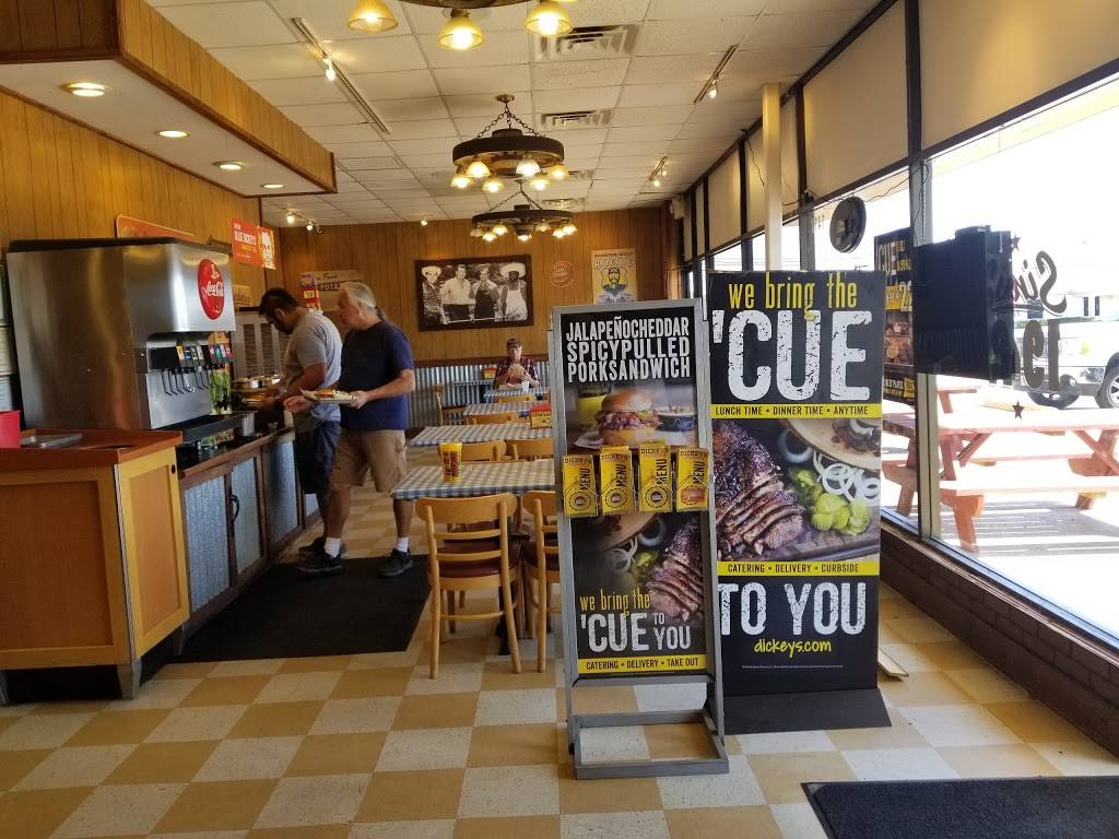 Dickeys Barbecue Pit | restaurant | 1413 W Buckingham Rd, Garland, TX 75042, USA | 9725303137 OR +1 972-530-3137