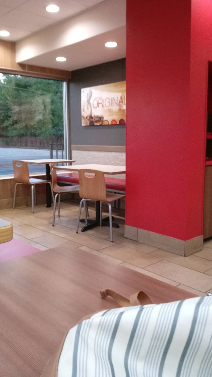 KFC | restaurant | 4821 Williamsburg Rd, Richmond, VA 23231, USA | 8042262143 OR +1 804-226-2143