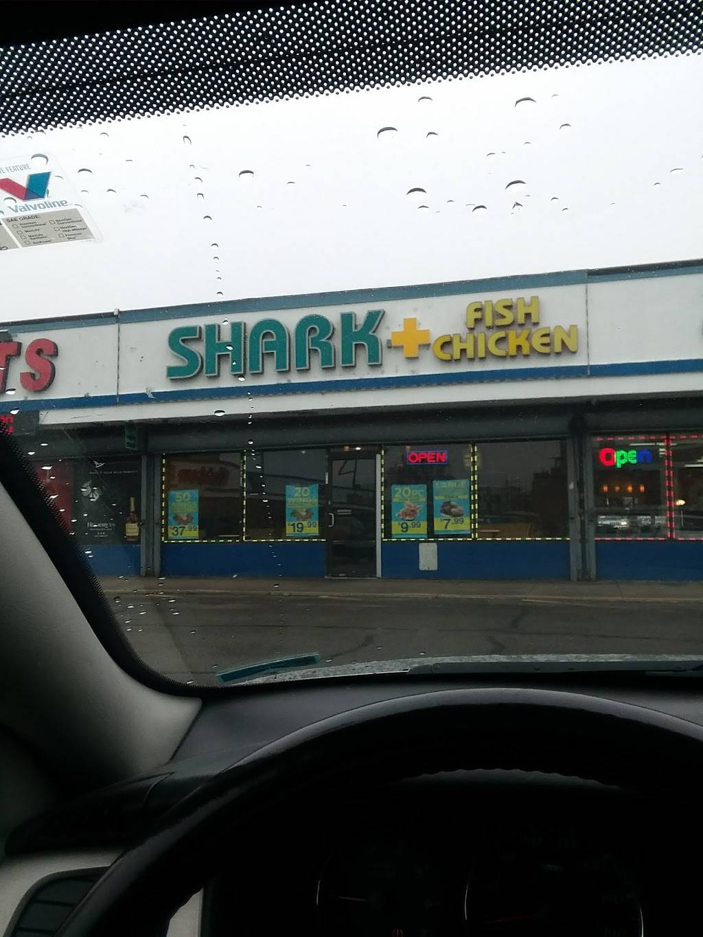 Sharks Fish | restaurant | 3900 W Madison St, Chicago, IL 60624, USA | 7736385500 OR +1 773-638-5500