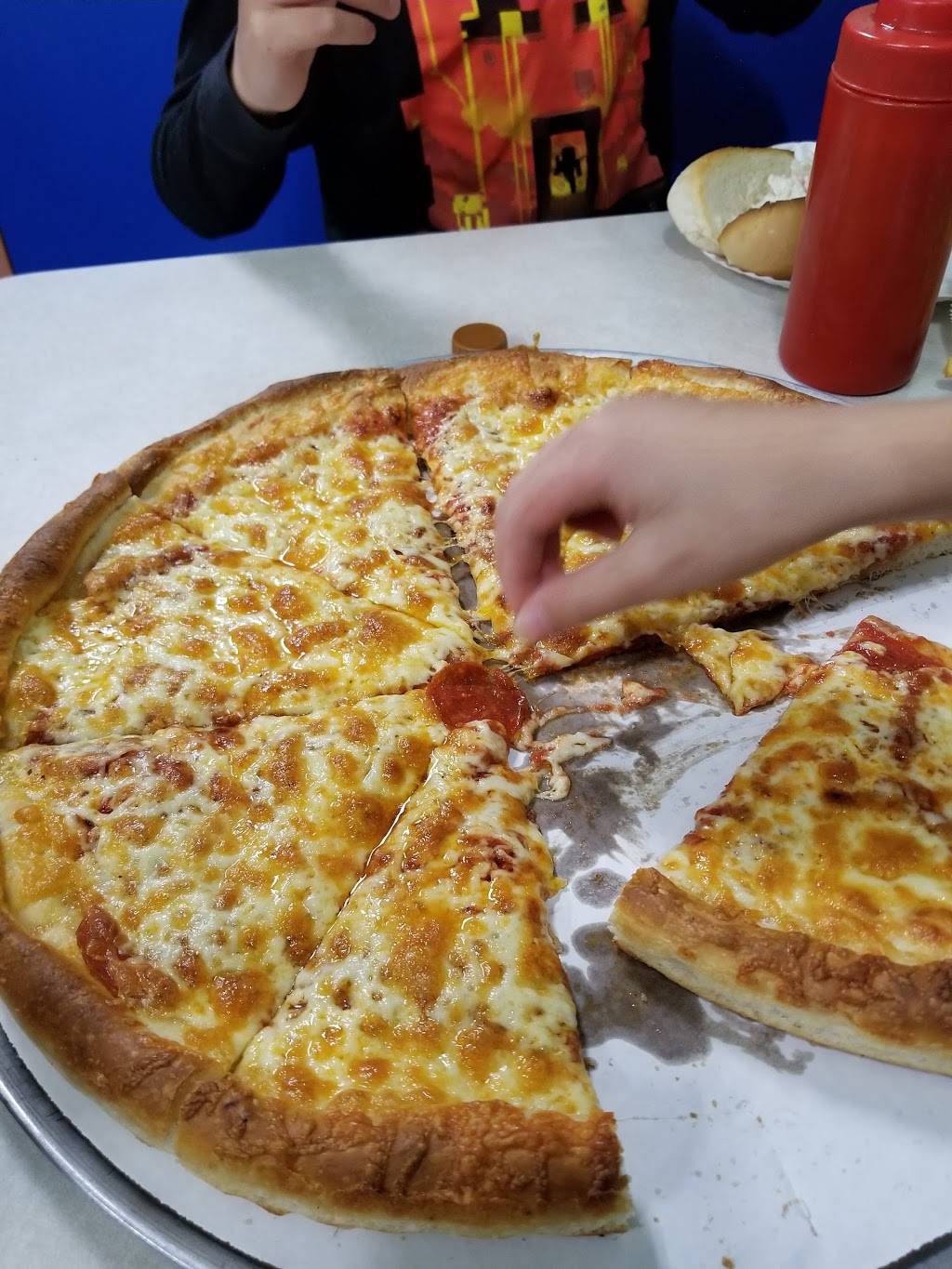 Steves House of Pizza | restaurant | 30 Shawsheen Ave # 12, Bedford, MA 01730, USA | 7812752419 OR +1 781-275-2419