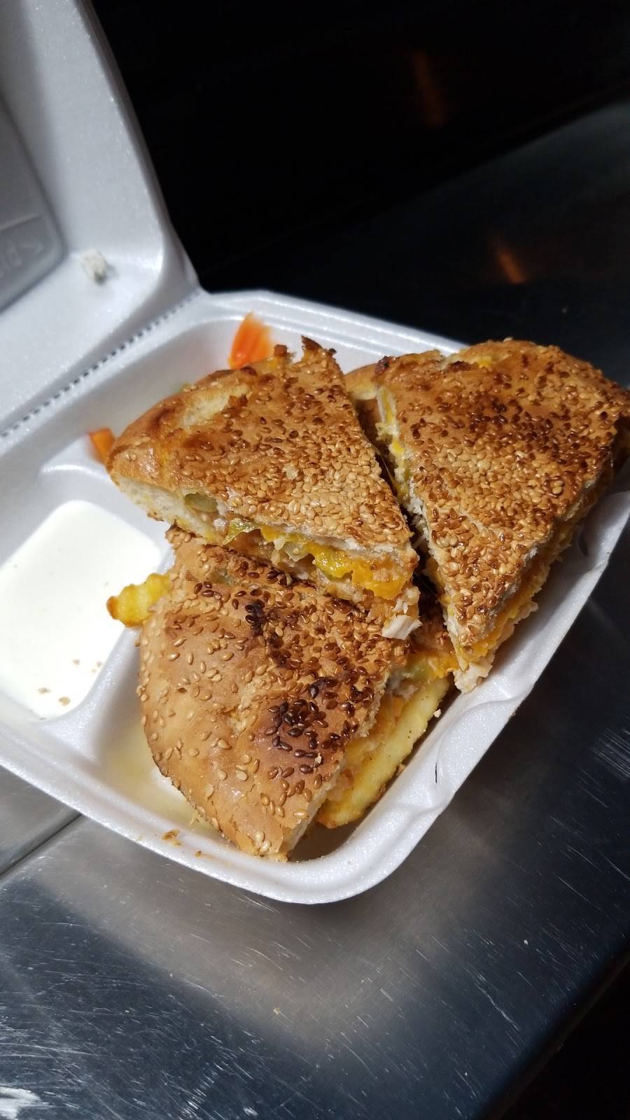 Abu Omar Halal Austin | restaurant | 2718 Guadalupe St, Austin, TX 78705, USA | 5125579818 OR +1 512-557-9818