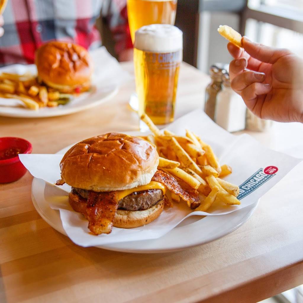 Old Chicago Pizza and Taproom | restaurant | 3100 Dodge St, Dubuque, IA 52003, USA | 5636902040 OR +1 563-690-2040