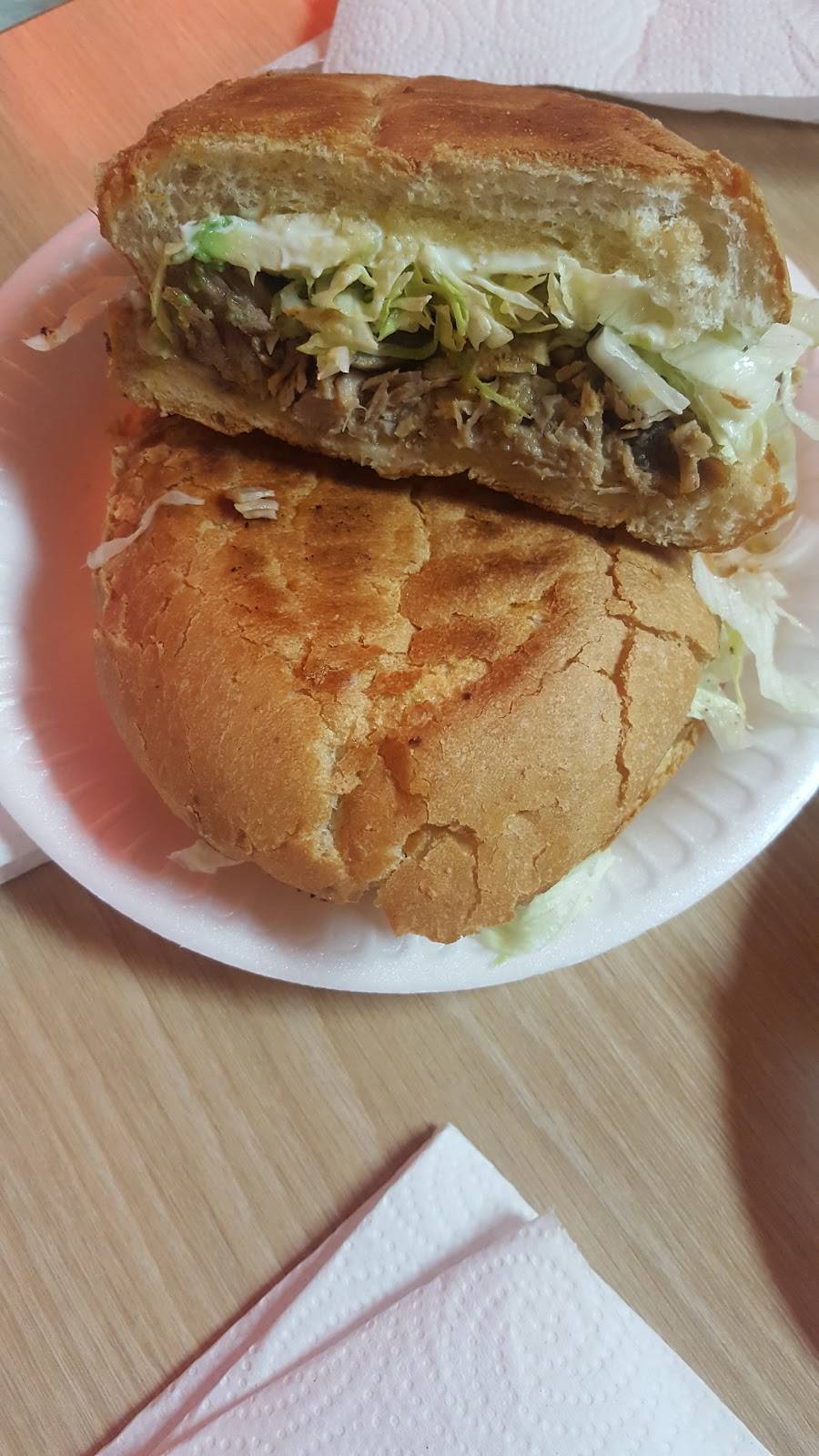 Torta La Hechizera | restaurant | 119 W Jefferson Blvd, Dallas, TX 75208, USA | 2149462313 OR +1 214-946-2313