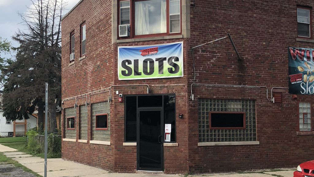 Dee Dee’s Bar and Grille | restaurant | 12359 Racine Ave, Calumet Park, IL 60827, USA | 3126220690 OR +1 312-622-0690