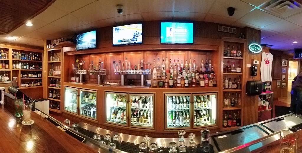 Dicks Bar & Grill | restaurant | 205 Central Ave, Osseo, MN 55369, USA | 7634257400 OR +1 763-425-7400