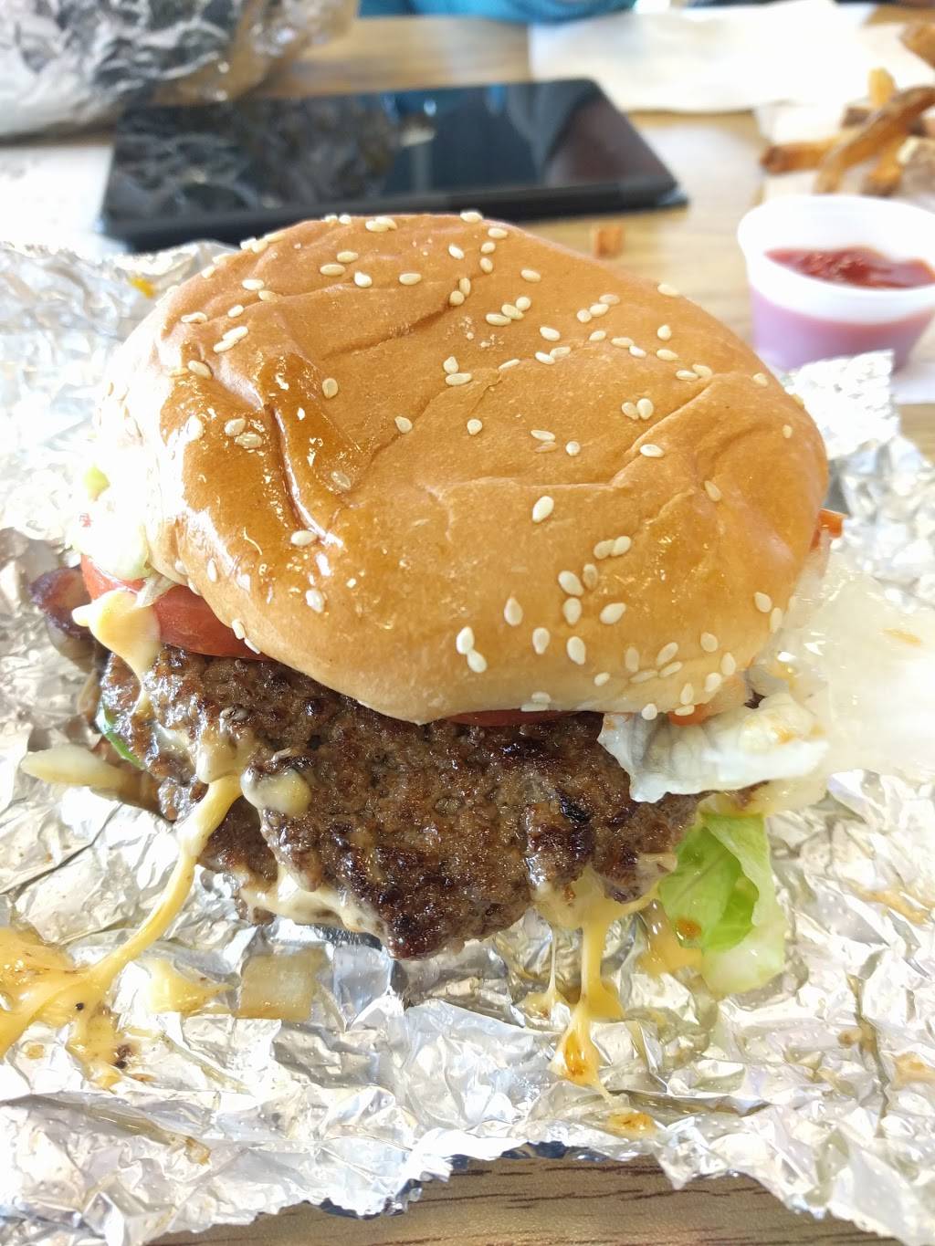 Five Guys | meal takeaway | 3732 Innes Rd, Orléans, ON K1W 0C8, Canada | 6138246270 OR +1 613-824-6270