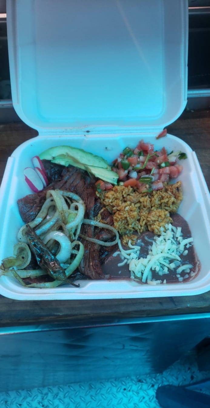 Pattys Pupusas | restaurant | 1676 W Charter Way, Stockton, CA 95206, USA | 2094236365 OR +1 209-423-6365