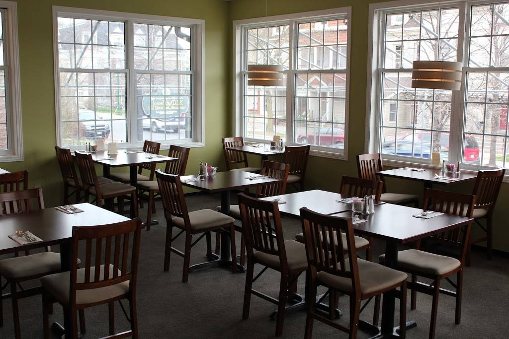 Brockberry Food 2 Go & Suites | cafe | 64 King St E, Brockville, ON K6V 1B3, Canada | 6134982829 OR +1 613-498-2829