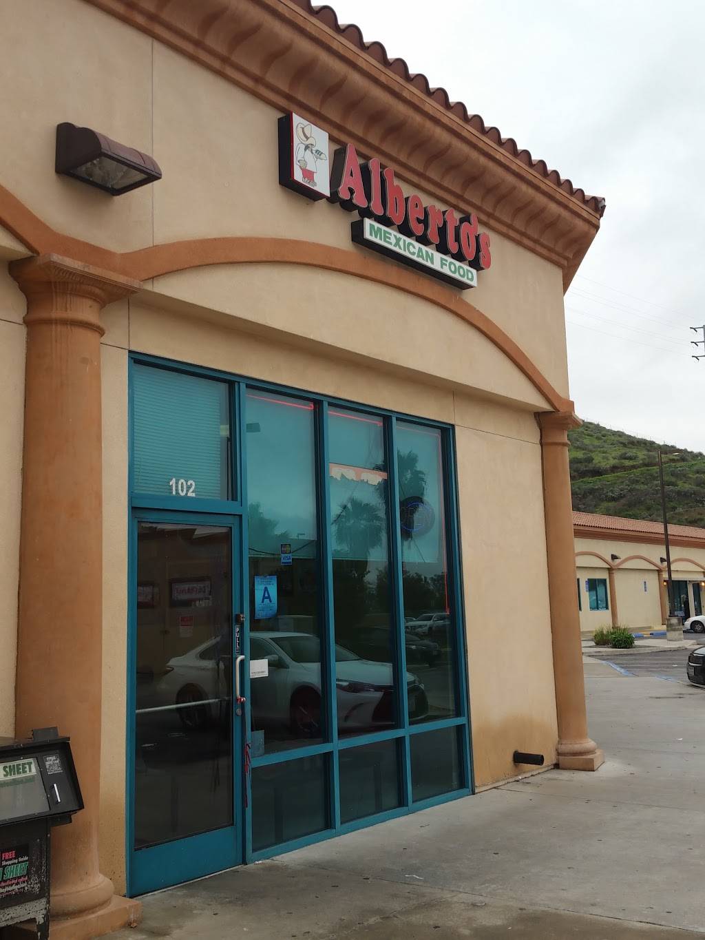 Albertos Mexican Food | restaurant | 4077 University Pkwy #102, San Bernardino, CA 92407, USA | 9098870132 OR +1 909-887-0132