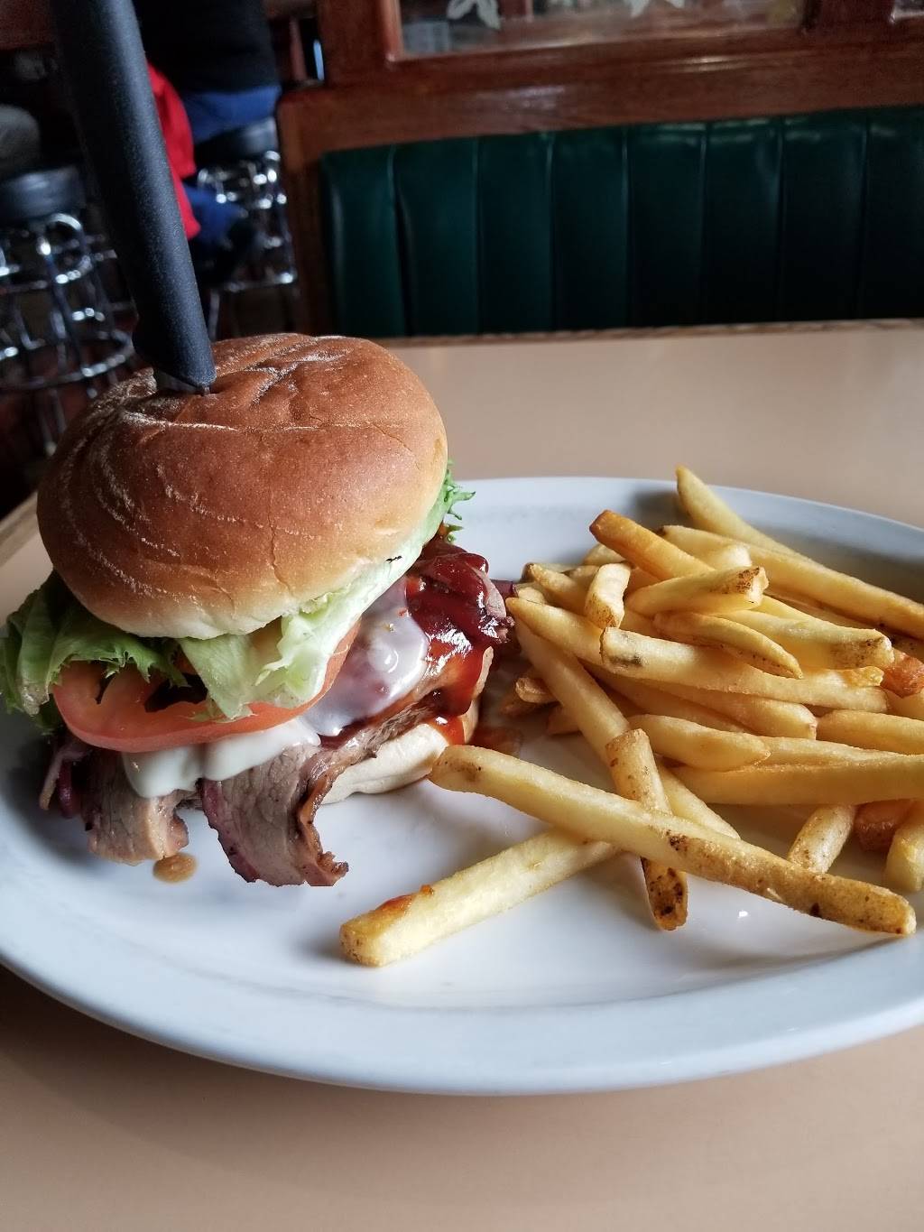 Bullseye Pub | restaurant | 4835 SW Pomona St, Portland, OR 97219, USA | 5034777194 OR +1 503-477-7194