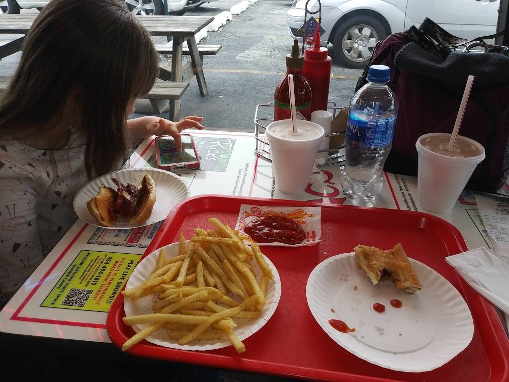 Zacs Hamburgers | restaurant | 3600 Concord Rd, Aston, PA 19014, USA | 6104858511 OR +1 610-485-8511