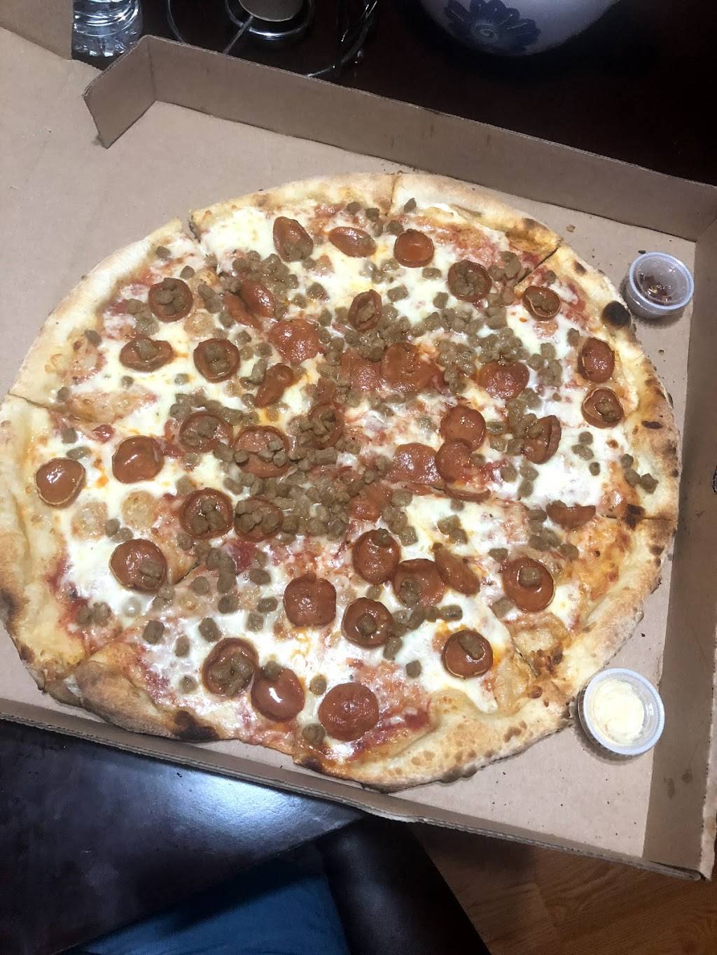Divinos Pizza | restaurant | 708 S Peak St, Dallas, TX 75246, USA | 2148281772 OR +1 214-828-1772