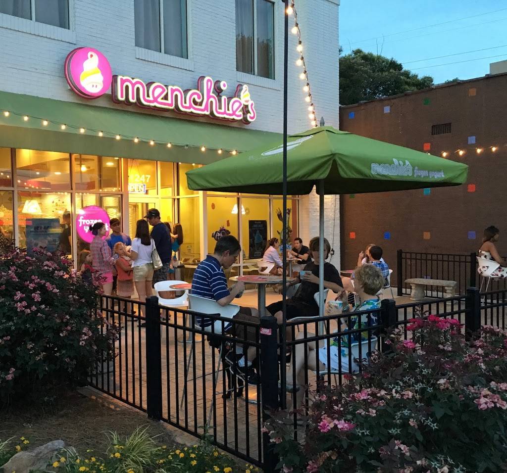 Menchies Frozen Yogurt | bakery | 1247 East Blvd Ste 240, Charlotte, NC 28203, USA | 7043481256 OR +1 704-348-1256
