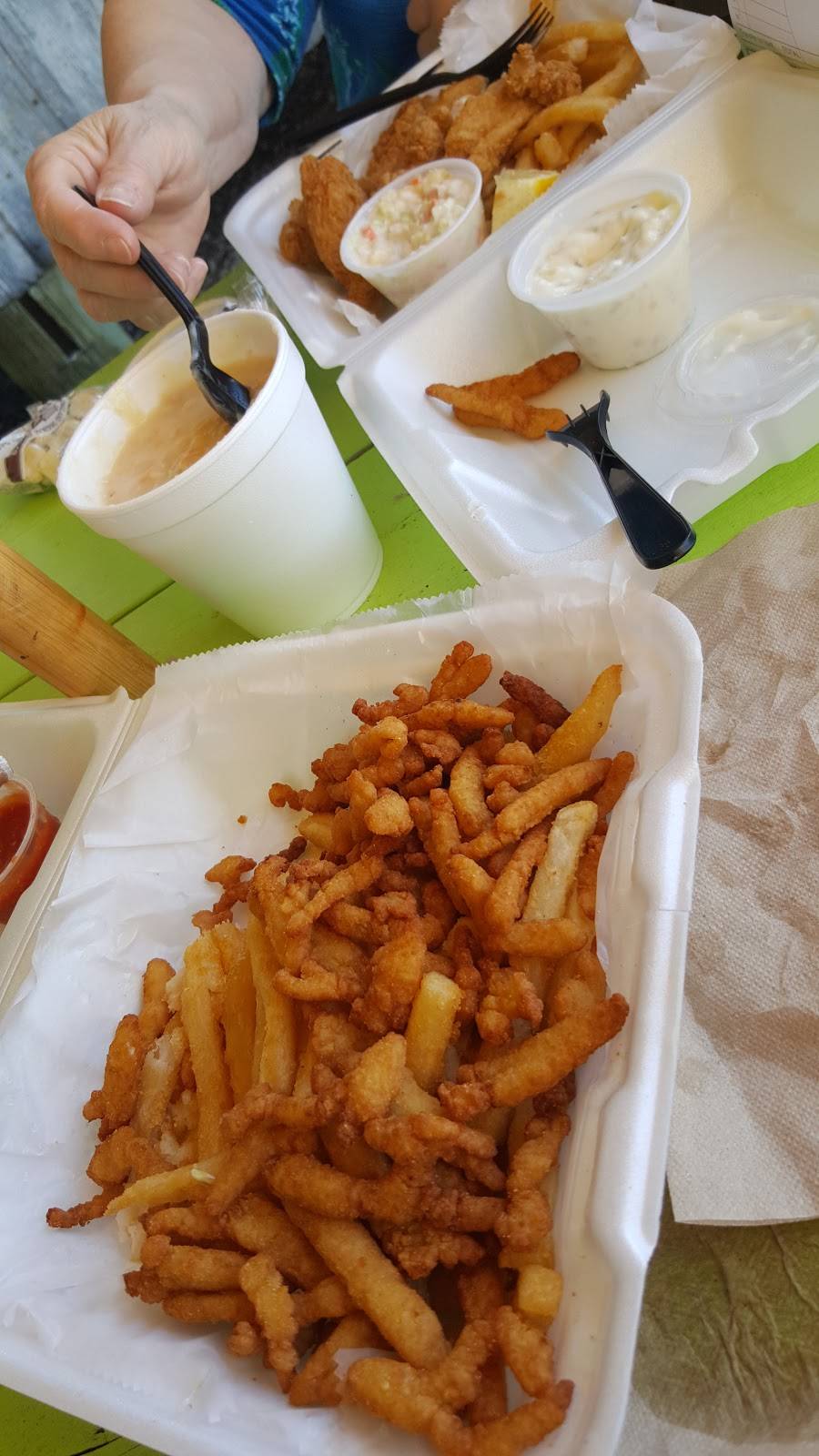 New Pass Grill & Bait Shop | restaurant | 1505 Ken Thompson Pkwy, Sarasota, FL 34236, USA | 9413883050 OR +1 941-388-3050