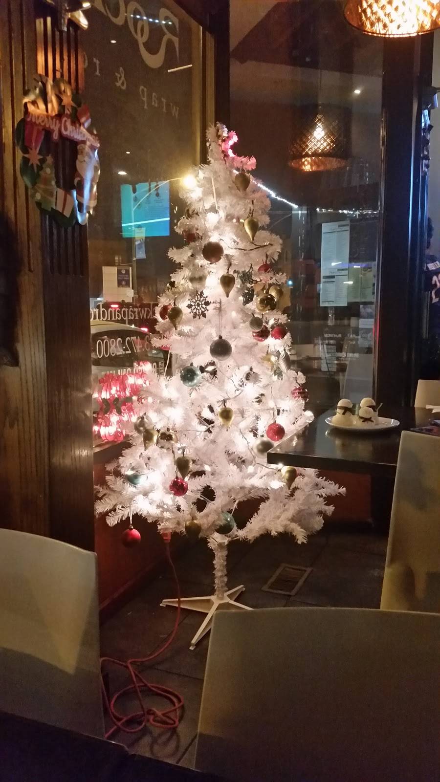 Rock Wrap & Roll | restaurant | 2187 N Clybourn Ave, Chicago, IL 60614, USA | 7734722800 OR +1 773-472-2800