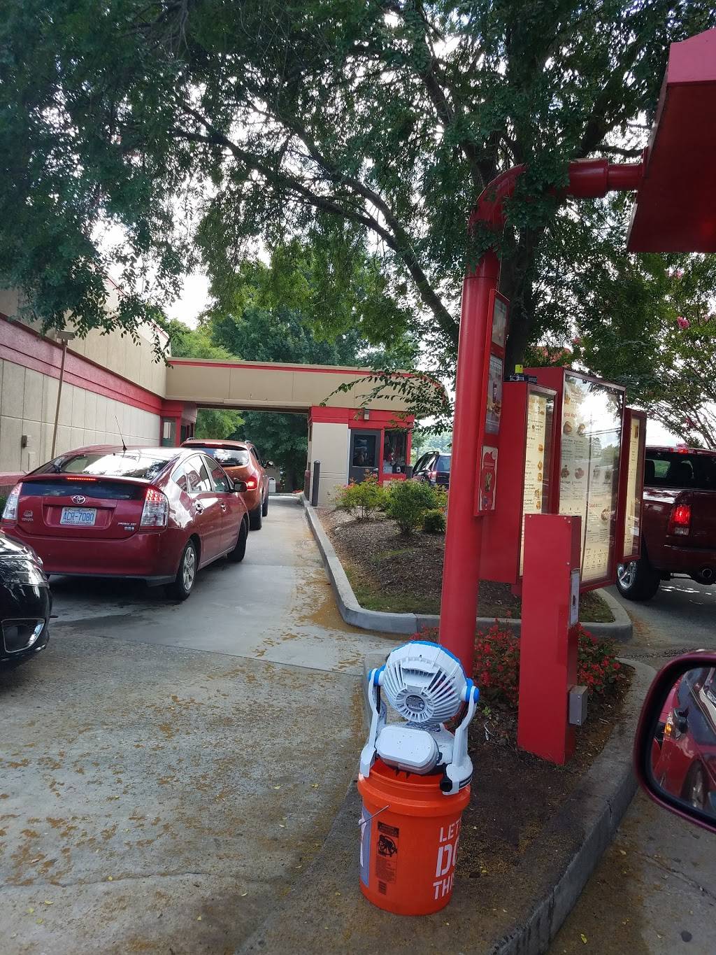 Chick-fil-A | restaurant | 40 S Tunnel Rd, Asheville, NC 28805, USA | 8282982571 OR +1 828-298-2571